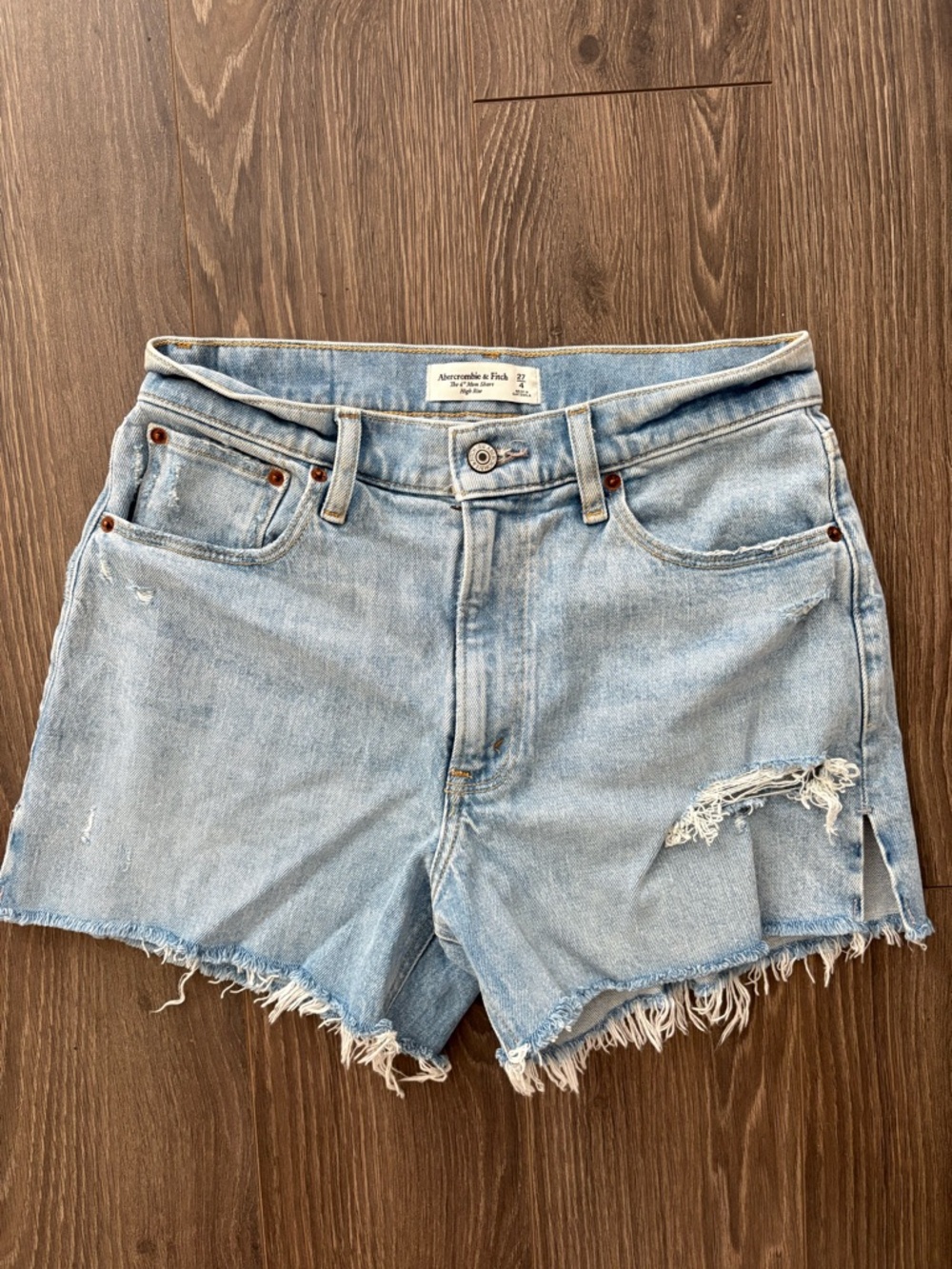 Abercrombie 4” high rise mom shorts